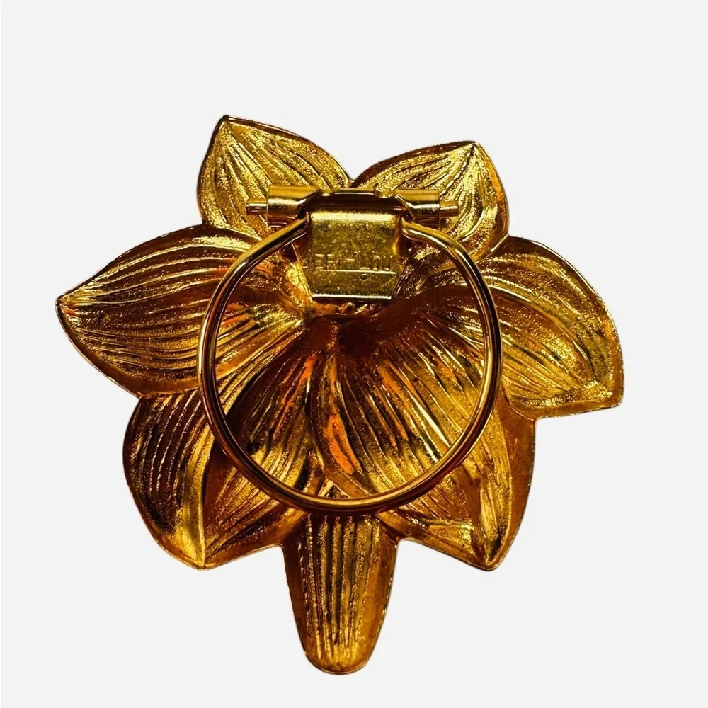 Jeri-Lou Lightweight Goldtone DayLily Flower Scarf  Ring Accessory - 2”